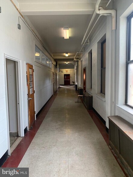 More Photos Of 6649 Tulip St, Philadelphia Schools For Lease
