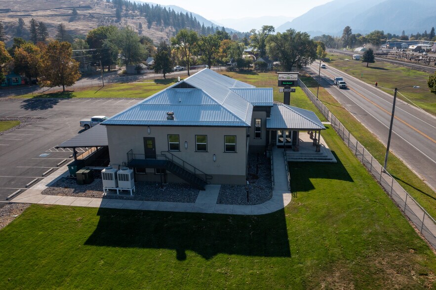 More Photos Of 200 W Railroad Ave, Plains Medical For Sale