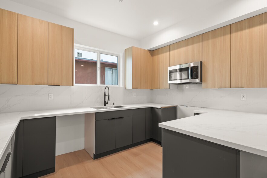 More Photos Of 913 N Hobart Blvd, Los Angeles Apartments For Sale