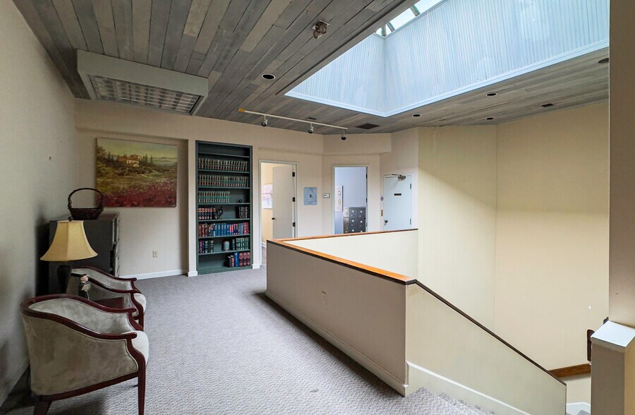 More Photos Of 25 South Court St, Montgomery Office Residential For Sale