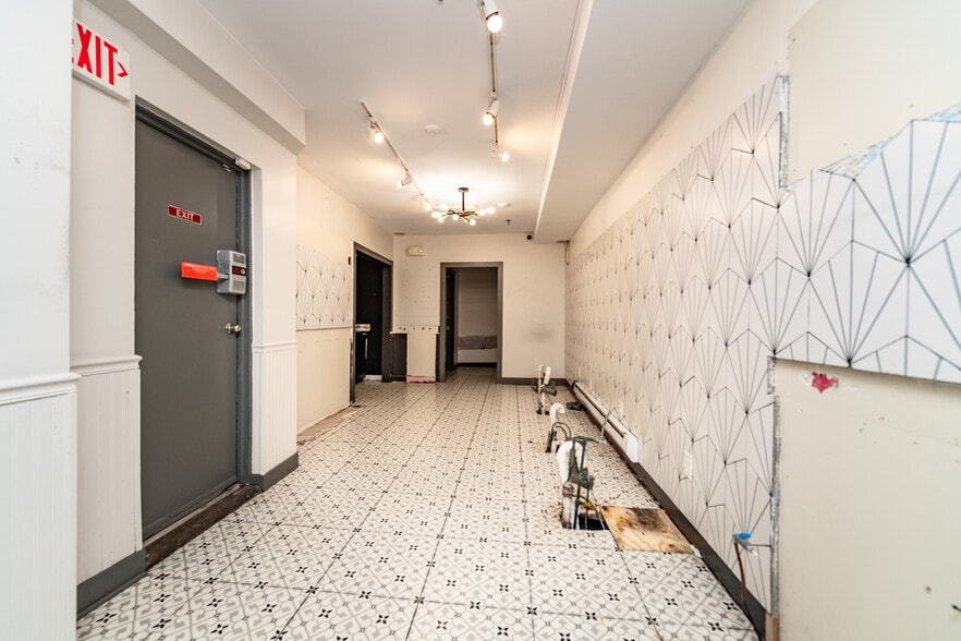 More Photos Of 297 Newbury St, Boston Storefront Retail Office For Sale