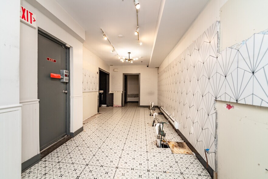 More Photos Of 297 Newbury St, Boston Storefront Retail Office For Lease