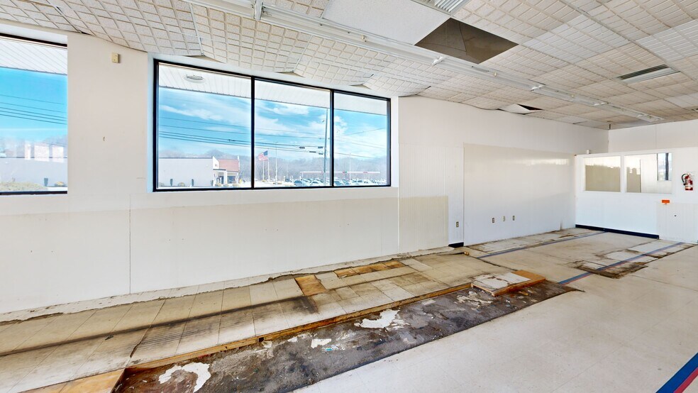 More Photos Of 856 Tennessee Ave, Etowah Drugstore For Sale