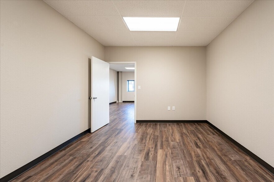 More Photos Of 2151 Van Horn Rd, Fairbanks Warehouse For Lease