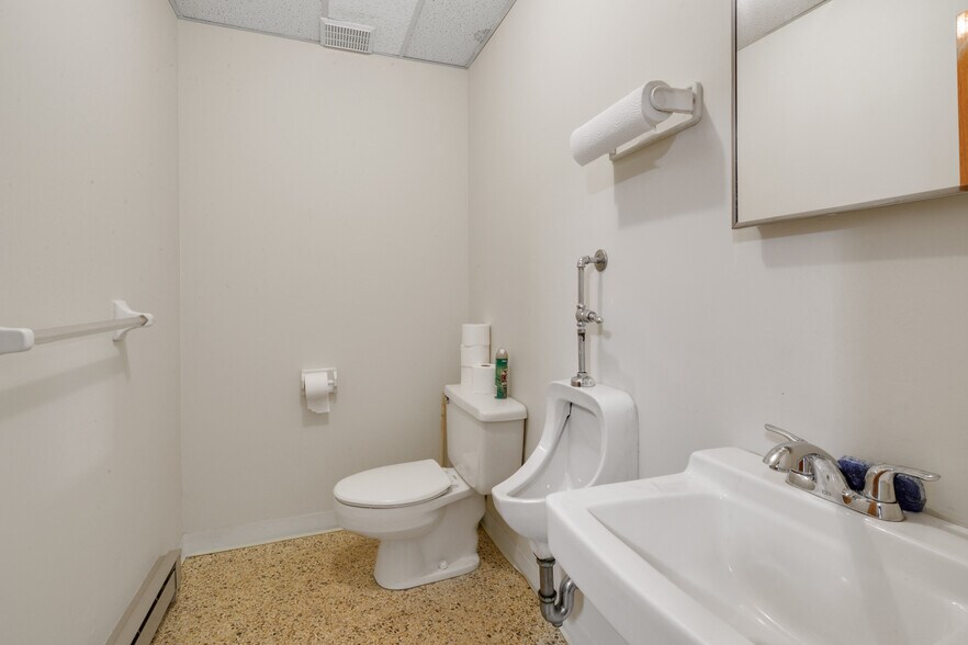 More Photos Of 127 Chestnut St, Roselle Park Storefront For Sale