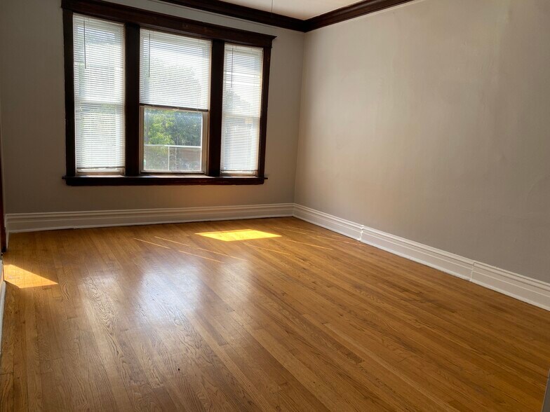 More Photos Of 1956 W Fletcher St, Chicago Multifamily For Sale