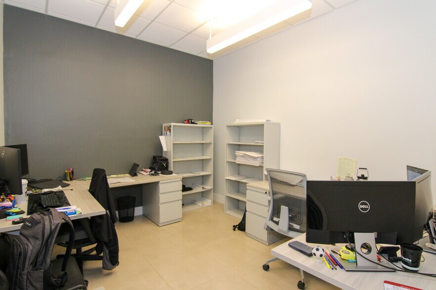 More Photos Of 8111-8119 NW 33rd St, Miami Warehouse For Sale