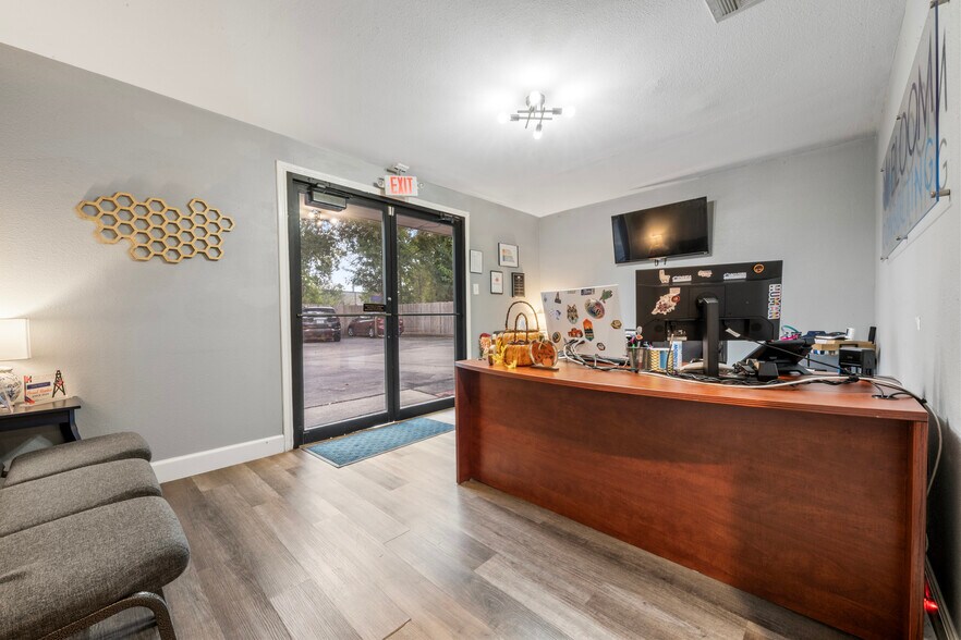 More Photos Of 20103 Aldine Westfield Rd, Humble Office For Sale