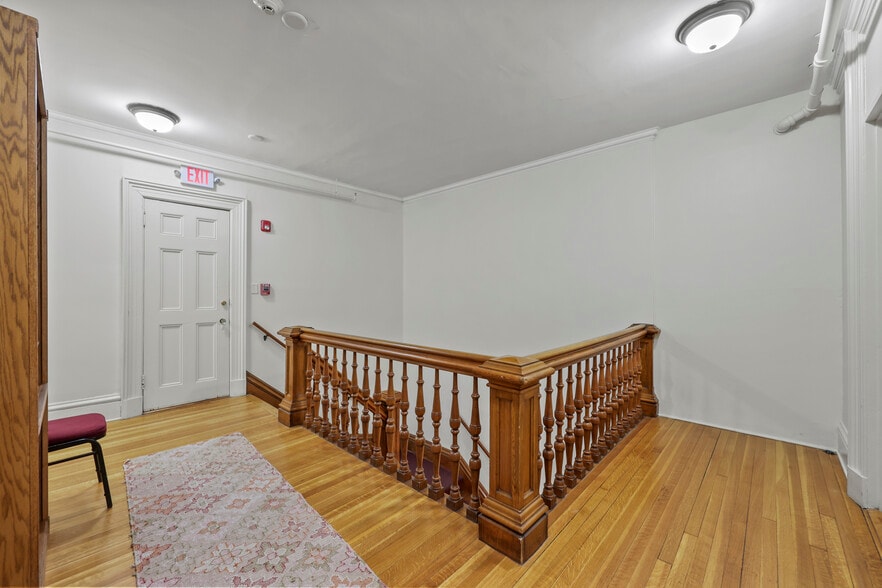 More Photos Of 74 Wendell Ave, Pittsfield Hotel For Sale