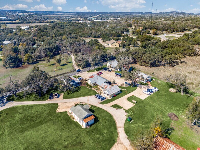 More Photos Of 1015 N School St, Boerne Office For Sale