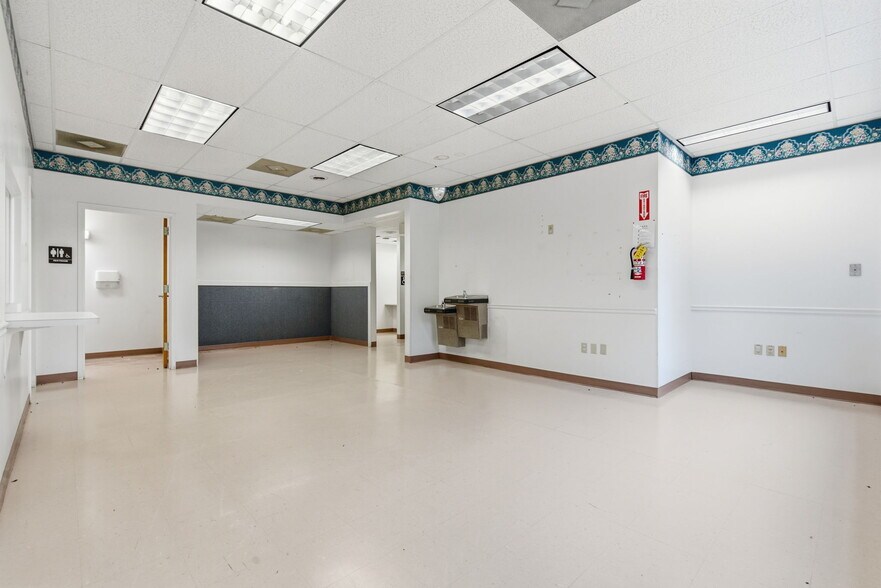 More Photos Of 718 N Martin St, East Prairie Office For Sale