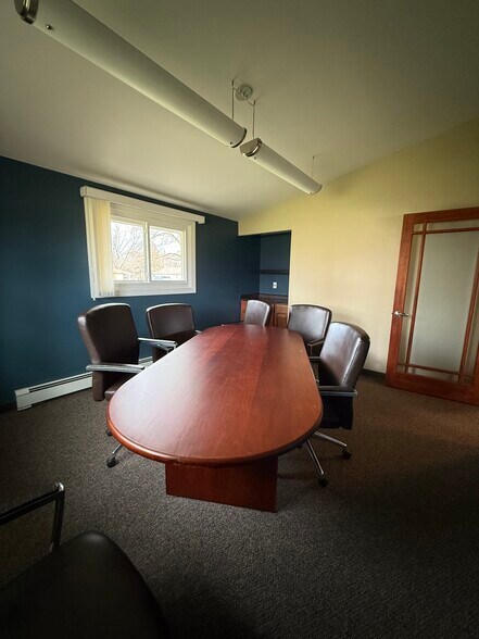 More Photos Of 870 Summit Ave, Oconomowoc Office For Sale