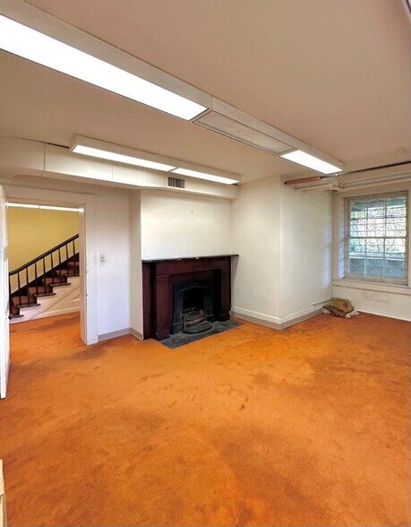 More Photos Of 1 W Main St, Richmond Office For Sale