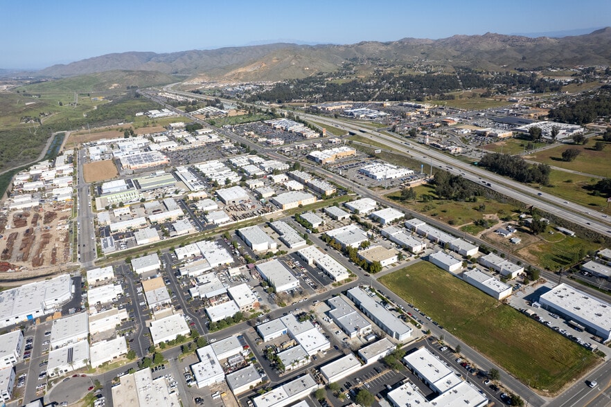 More Photos Of 560 Birch St, Lake Elsinore Manufacturing For Lease