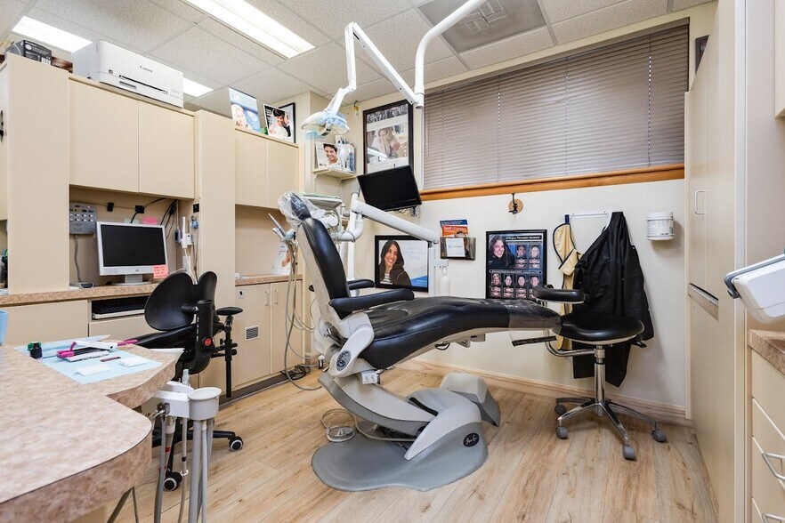 More Photos Of 4400 MacArthur Blvd NW, Washington Office For Sale