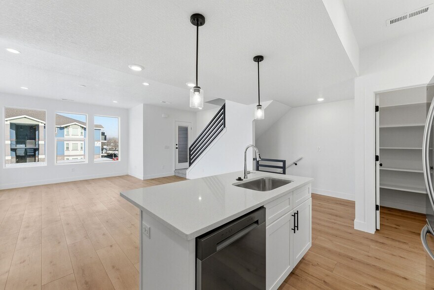 More Photos Of 132-144 E Chambord Ct, Sandy Apartments For Sale