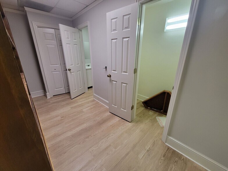 More Photos Of 215 Church St, Lenoir Office For Lease