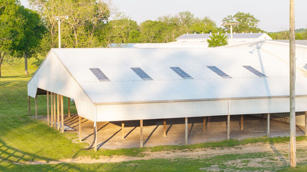 More Photos Of 5830 Highway 231 S, Castalian Springs Showroom For Sale