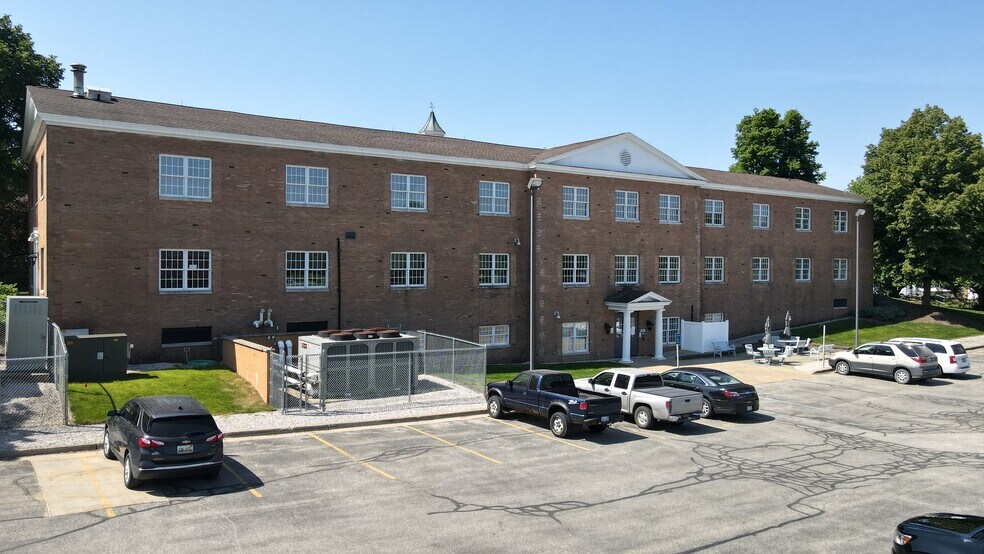 More Photos Of 933 E Main St, Fremont Office For Sale