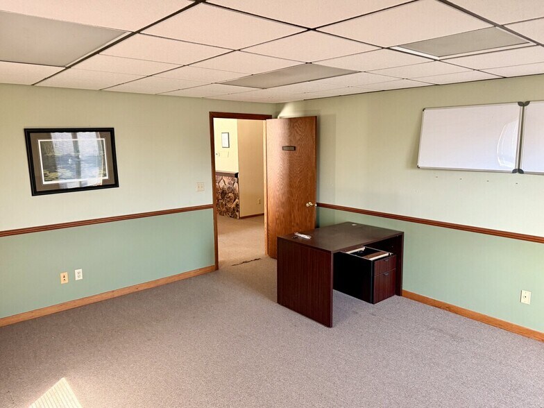 More Photos Of 5696 Highway 8, Rhinelander Flex For Sale