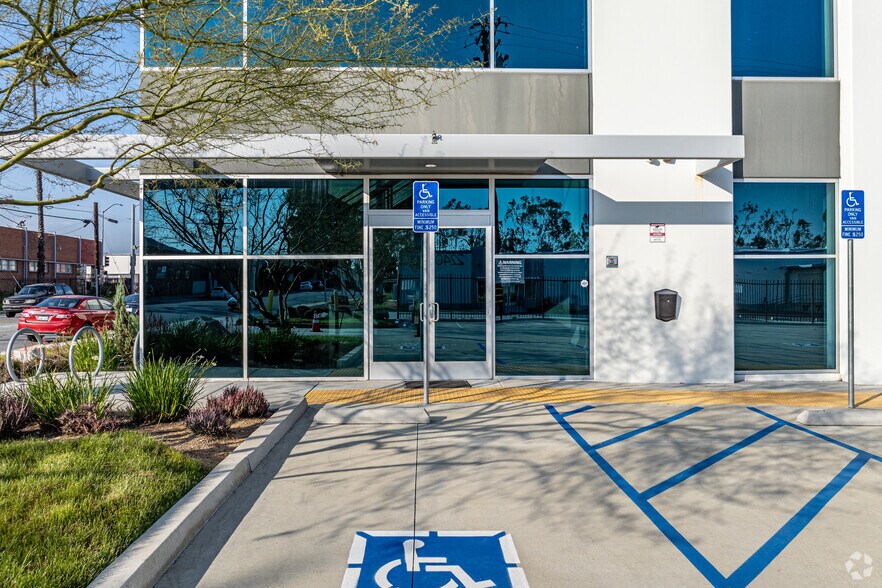 More Photos Of 2222 Yates Ave, Commerce Distribution For Lease