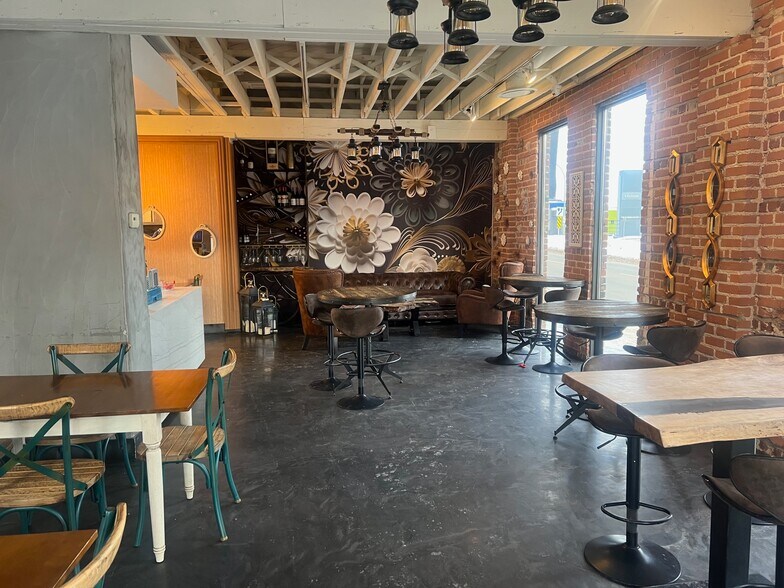 More Photos Of 10906 105 Av NW, Edmonton Storefront Retail Office For Lease