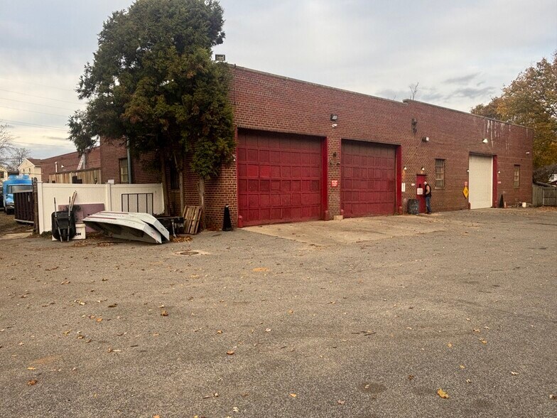 More Photos Of 249 Broadway, Amityville Warehouse For Lease