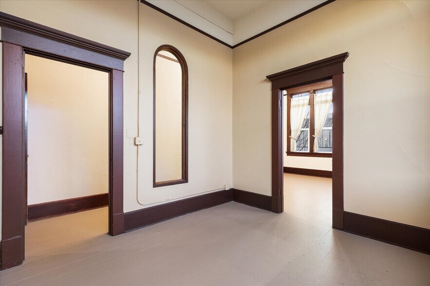 More Photos Of 619 Commercial Ave, Anacortes Storefront Retail Office For Sale