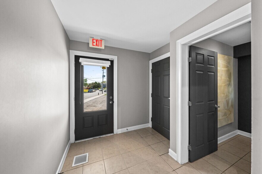 More Photos Of 5550 Manotick Main St, Ottawa Office Residential For Sale