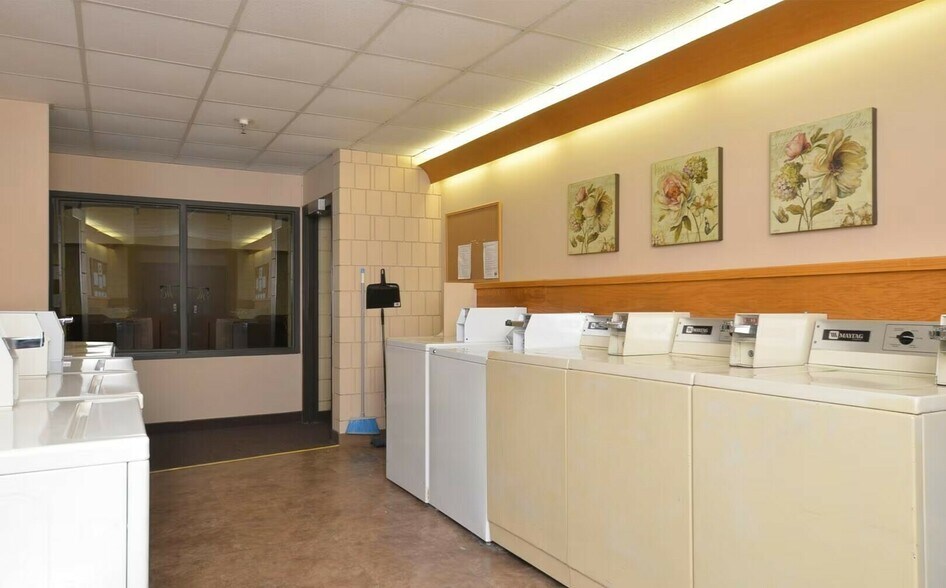 More Photos Of 208 2nd St NW, East Grand Forks Apartments For Sale