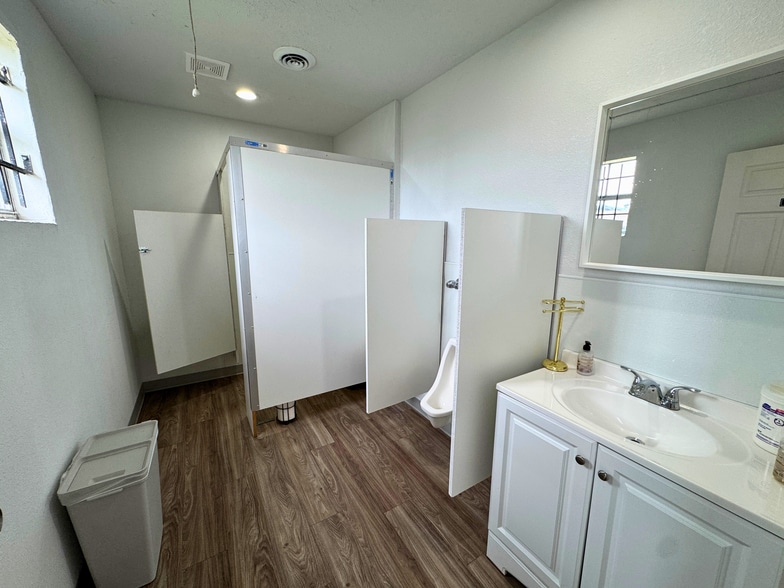 More Photos Of 2428 Wavell St, Houston Religious Facility For Sale