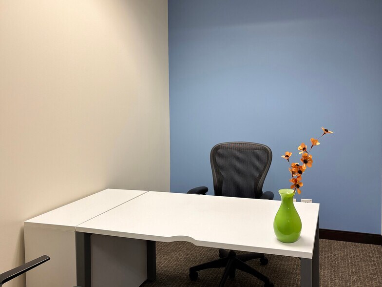 More Photos Of 3333 Warrenville Rd, Lisle Coworking Space