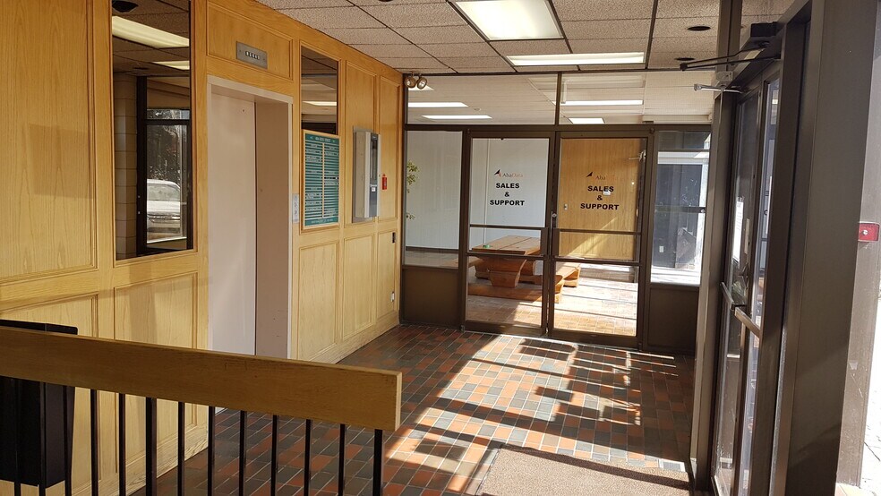 More Photos Of 4814 50 St, Red Deer Office For Lease