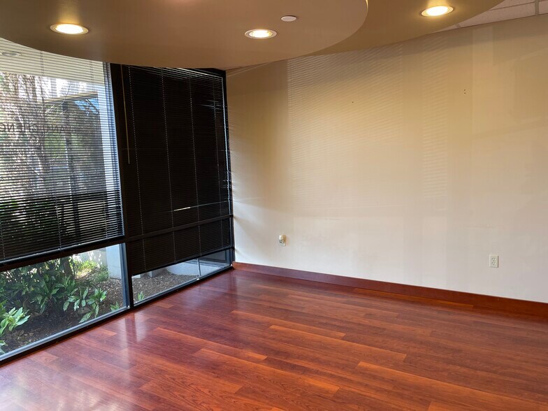 More Photos Of 4222 Trinity Mills Rd, Dallas Medical For Lease