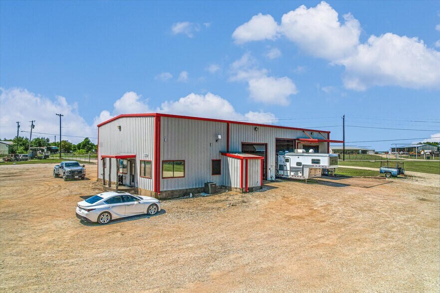More Photos Of 11495 IH 35 Service Rd, Jarrell Warehouse For Lease
