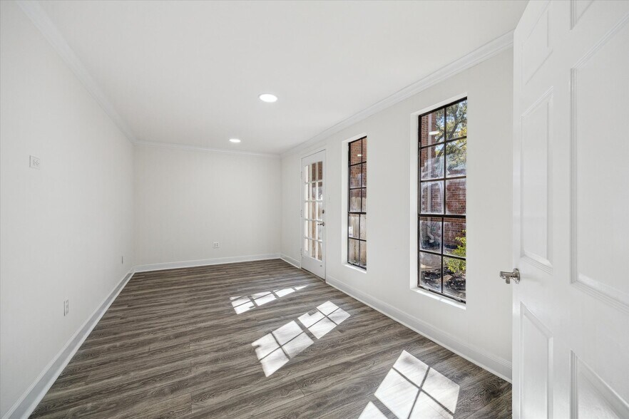 More Photos Of 16815 Royal Crest Dr, Houston Loft Creative Space For Lease