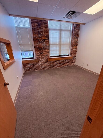 More Photos Of 2 Storer St, Kennebunk Office For Lease