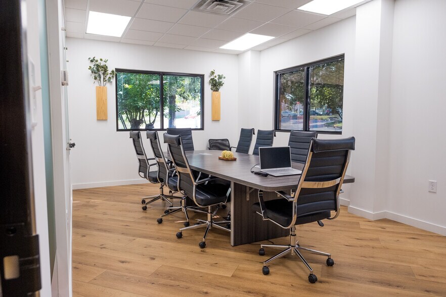 More Photos Of 403 Swanson Dr, Lawrenceville Flex For Sale