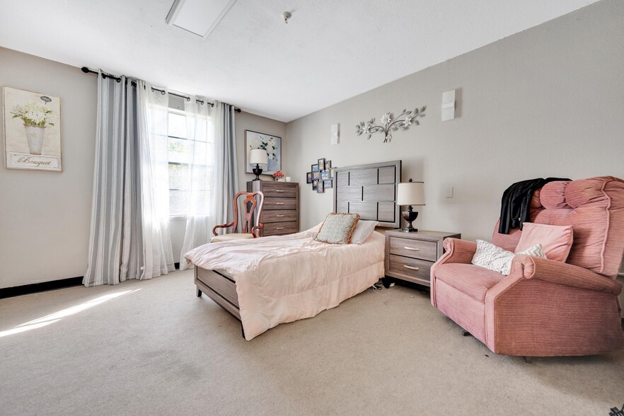 More Photos Of 1710 N McDonald St, McKinney Assisted Living For Sale