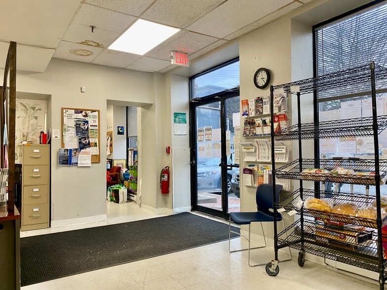 More Photos Of 76 Broadway, Newport Apartments For Lease