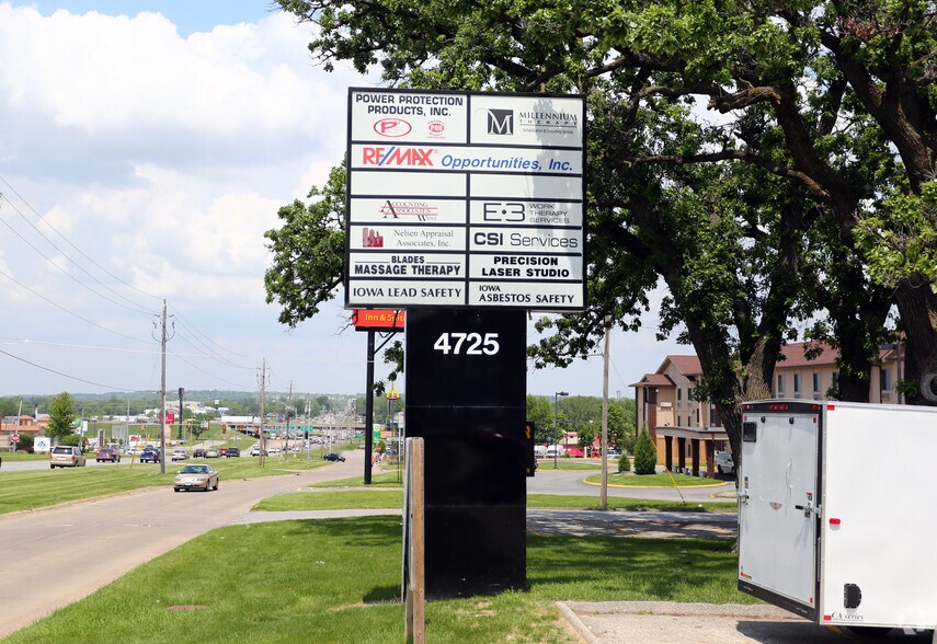 More Photos Of 4725 Merle Hay Rd, Des Moines Office For Lease