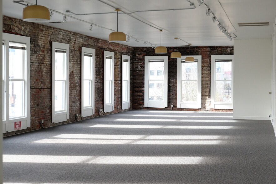 More Photos Of 330-338 SE Martin Luther King Jr Blvd, Portland Loft Creative Space For Lease