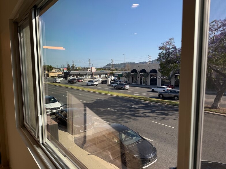 More Photos Of 1519-1521 W Glenoaks Blvd, Glendale Storefront Retail Residential For Lease