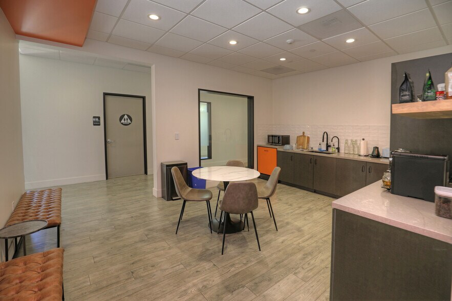 More Photos Of 1135 Eugenia Pl, Carpinteria Office For Sale
