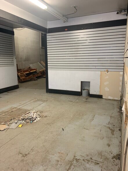 More Photos Of 1485 Clyde Ave, West Vancouver Storefront For Lease