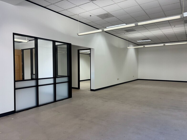 More Photos Of 8020 Exchange Dr, Austin Warehouse For Lease