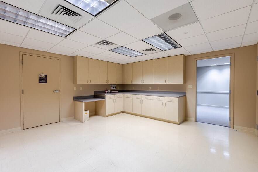 More Photos Of 140 E Main St, Rock Hill Office For Lease