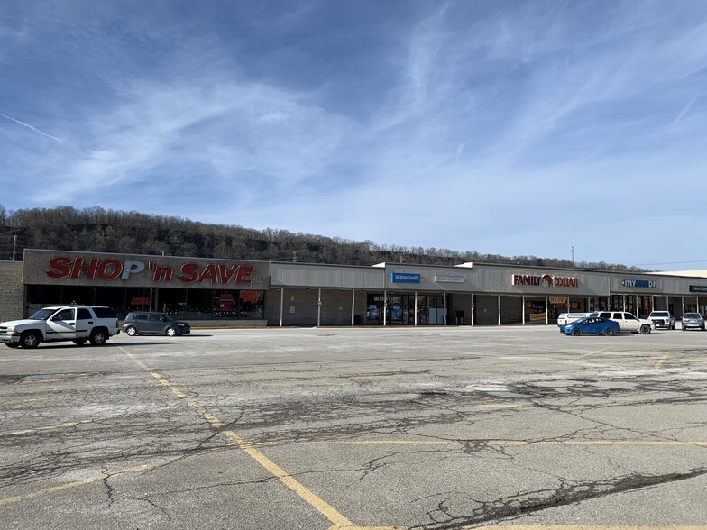 More Photos Of 300-340 Central City Plz, New Kensington General Retail For Sale
