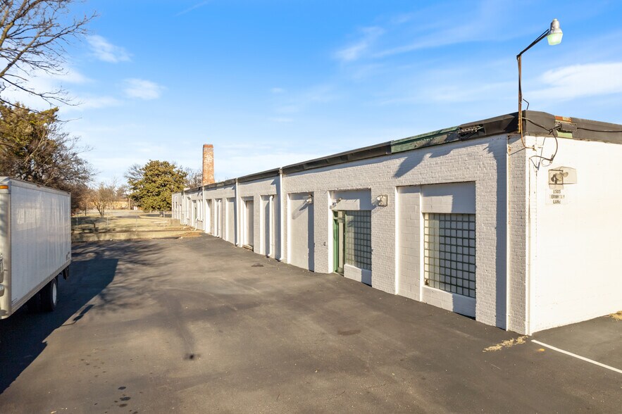 More Photos Of 1500 Algonquin Pky, Louisville Warehouse For Lease