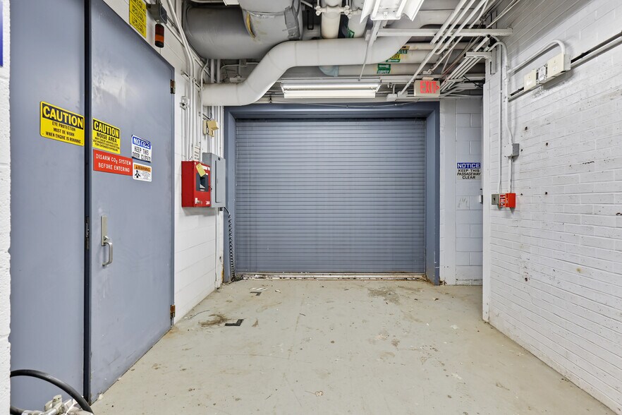 More Photos Of 15201 Mercantile Dr, Dearborn Light Manufacturing For Sale